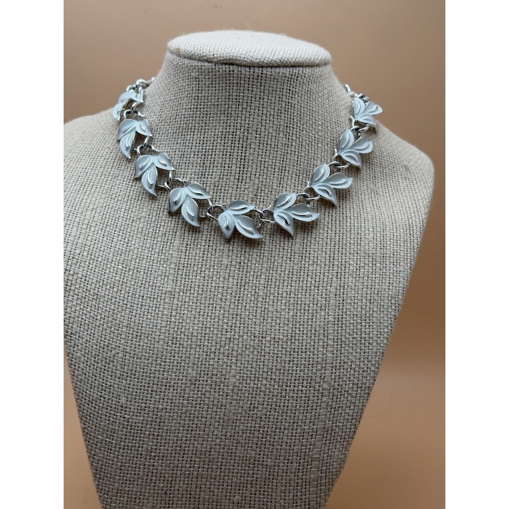 Vtg‎ Coro Necklace Choker White & Silver-toned Enamel Leaf Adjustable Length